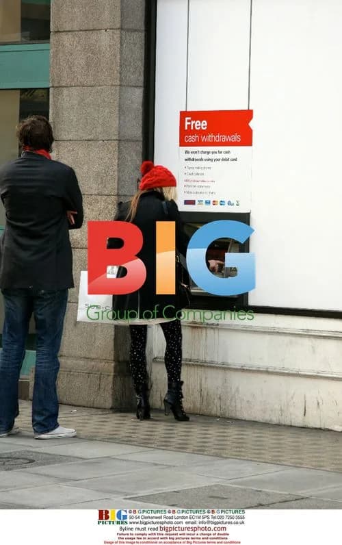 Fearne Cotton shopping in London