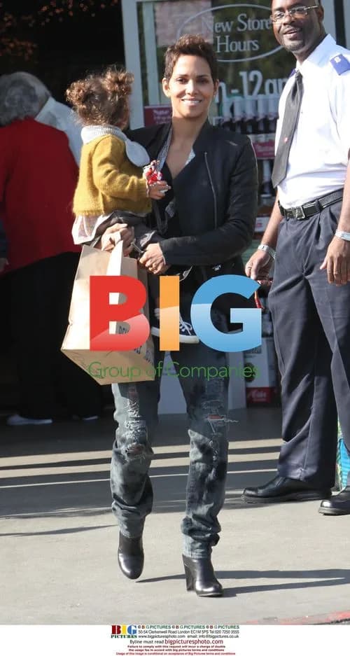 Halle Berry and daughter grocery shopping
