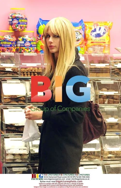Taylor Swift and friend at Baskin Robins in NYC