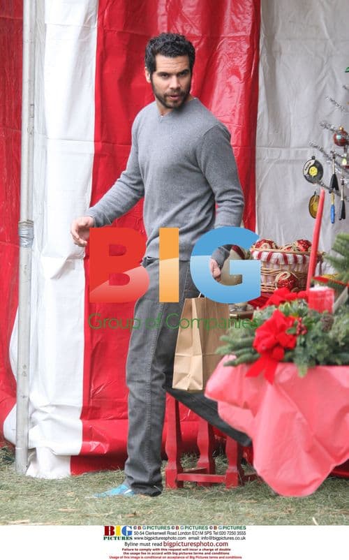 Jessica Alba and Cash Warren Pick Christmas Trees