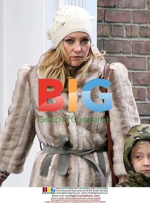 Kate Hudson leaves home with son Ryder