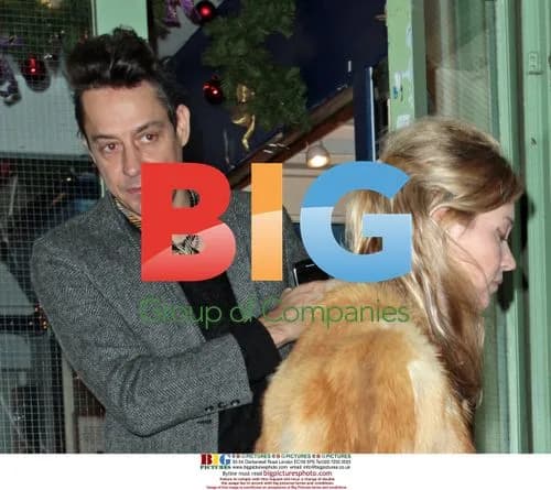 Kate Moss Christmas Shopping with Boyfriend