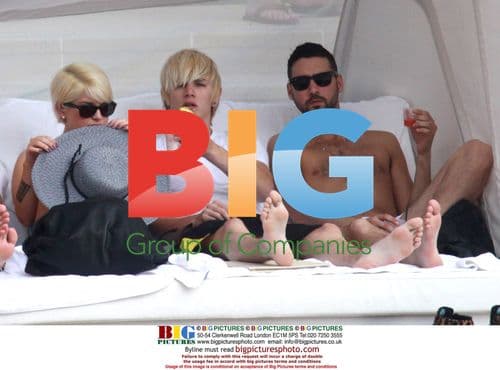 Kelly Osbourne enjoys Miami vacation