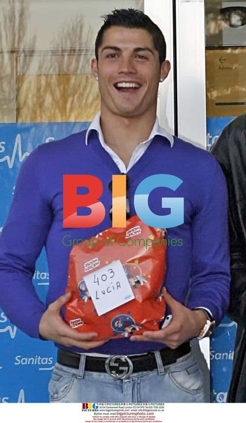 Cristiano Ronaldo visits children's hospital