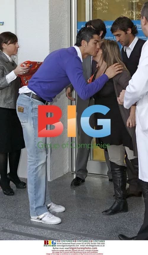 Cristiano Ronaldo visits children's hospital