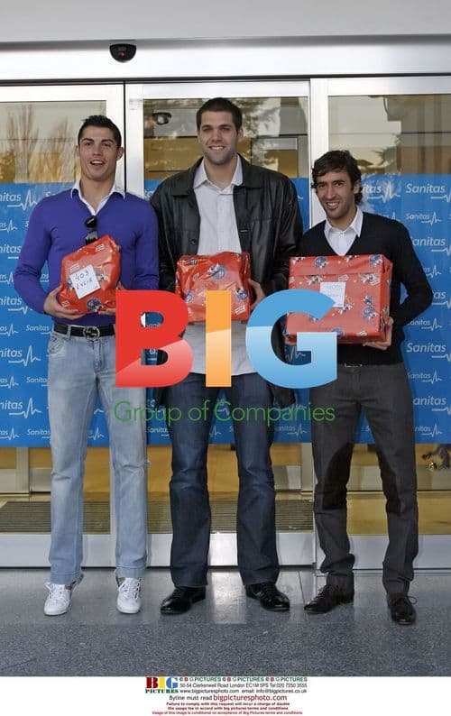 Ronaldo and Reyes Visit Children's Hospital