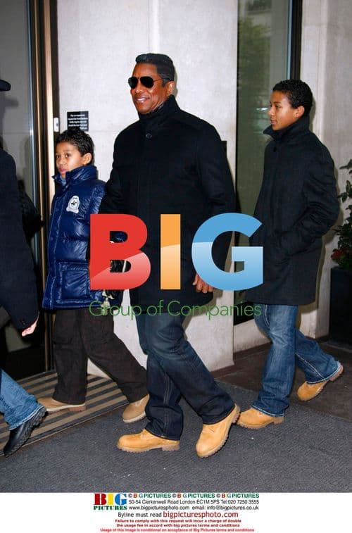 Jermaine Jackson goes shopping in London
