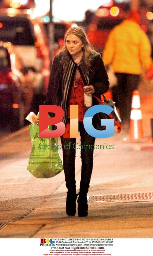 Mary-Kate Olsen Christmas Shopping in NYC