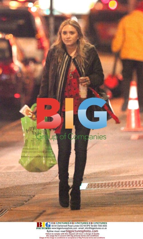 Mary-Kate Olsen Christmas Shopping