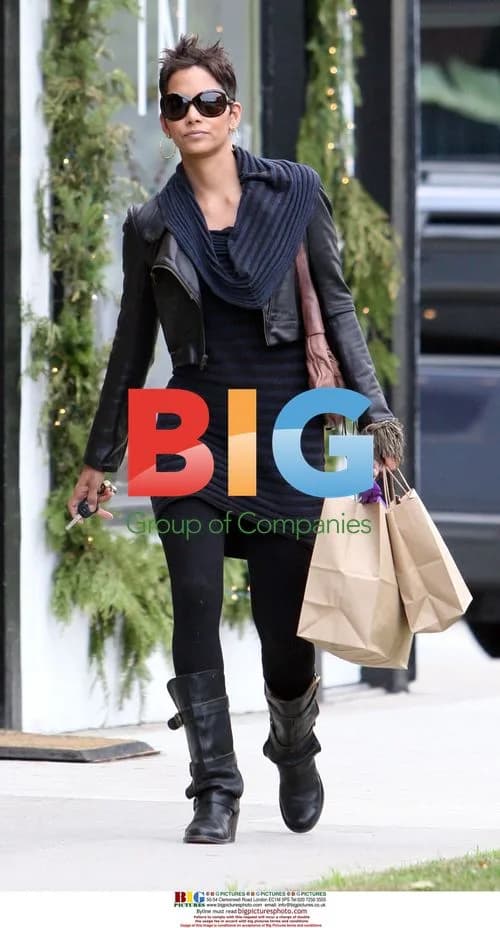 Halle Berry Shopping for Holiday Cards