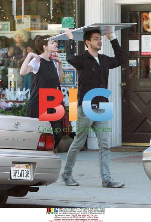 Shia Labeouf and Carey Mulligan Kissing