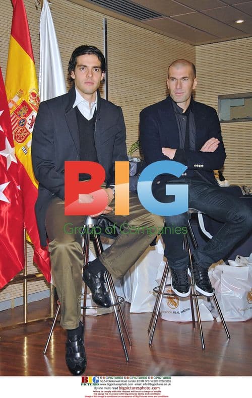 Kaka and Zidane give out Christmas gifts