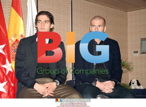 Kaka and Zidane Give Christmas Gifts to Kids