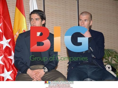 Kaka and Zidane give out Christmas gifts in Madrid