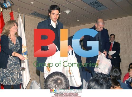 Kaka and Zidane Give Out Christmas Gifts