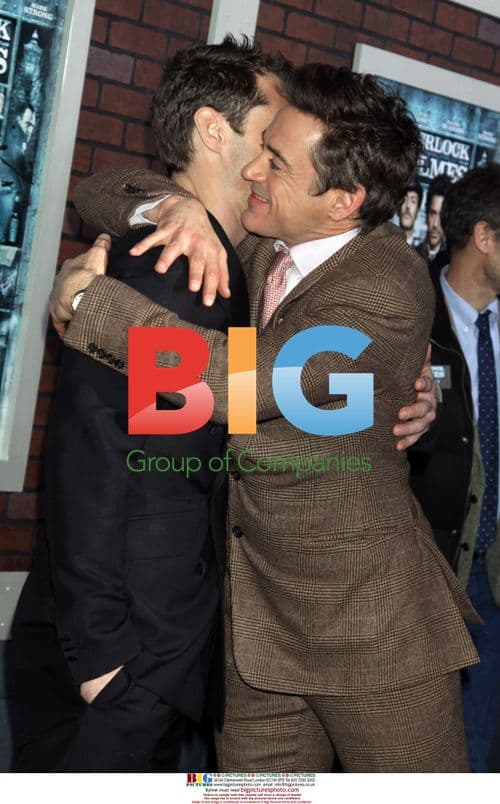 Jude Law, Robert Downey Jr. at 'Sherlock Holmes' Premiere