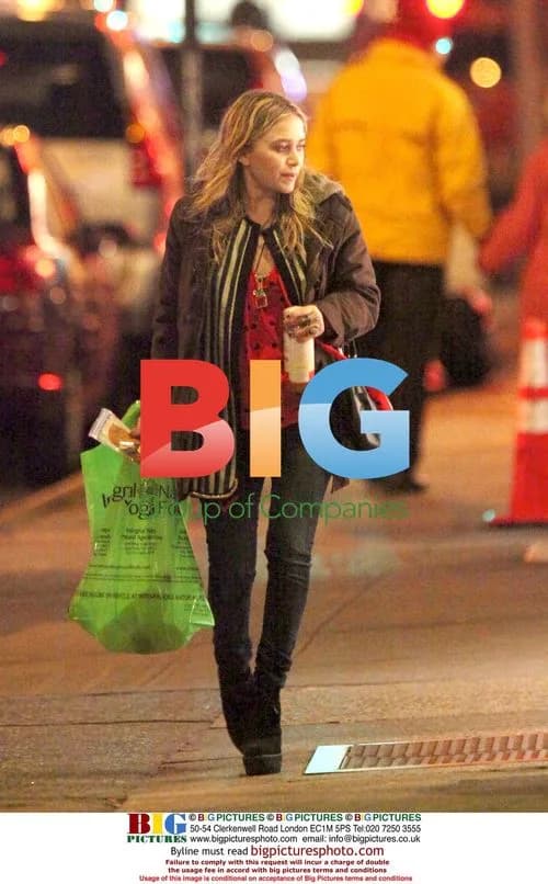 Mary-Kate Olsen Christmas Shopping in NYC