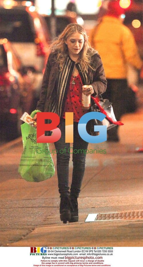 Mary-Kate Olsen Christmas Shopping