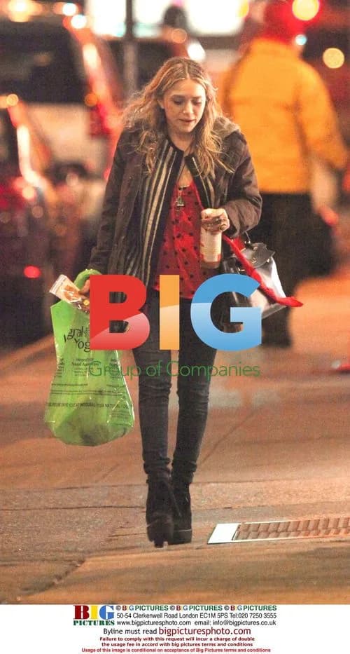 Mary-Kate Olsen Christmas Shopping