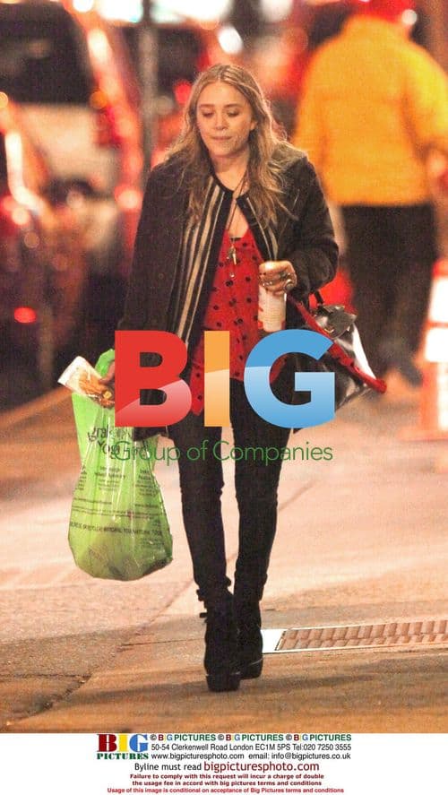 Mary-Kate Olsen Christmas Shopping in NYC
