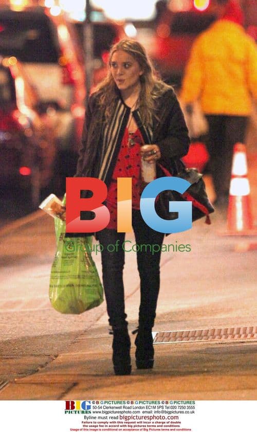 Mary-Kate Olsen Christmas Shopping in NYC