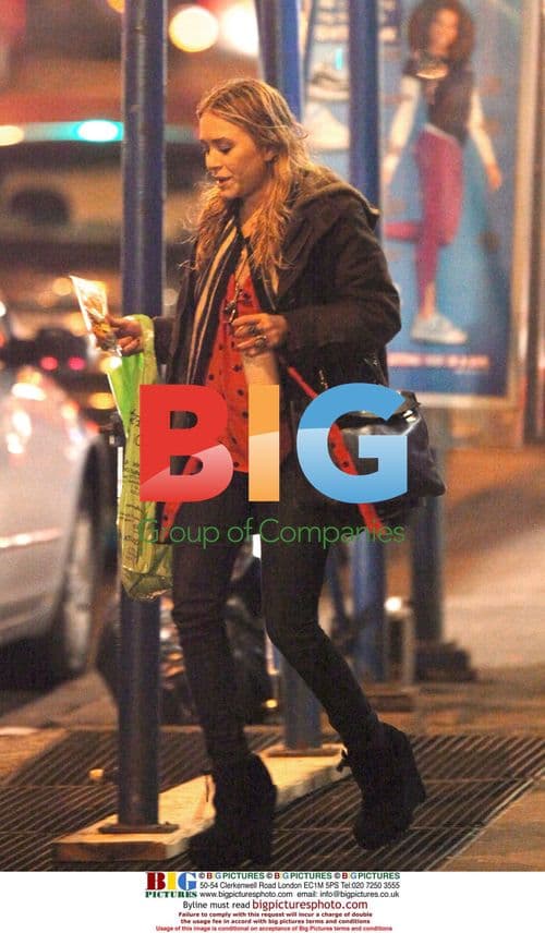 Mary-Kate Olsen Christmas Shopping
