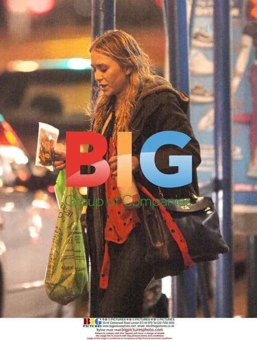 Mary-Kate Olsen Christmas Shopping in NYC