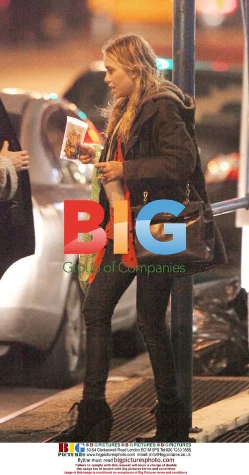 Mary-Kate Olsen Christmas Shopping in NYC