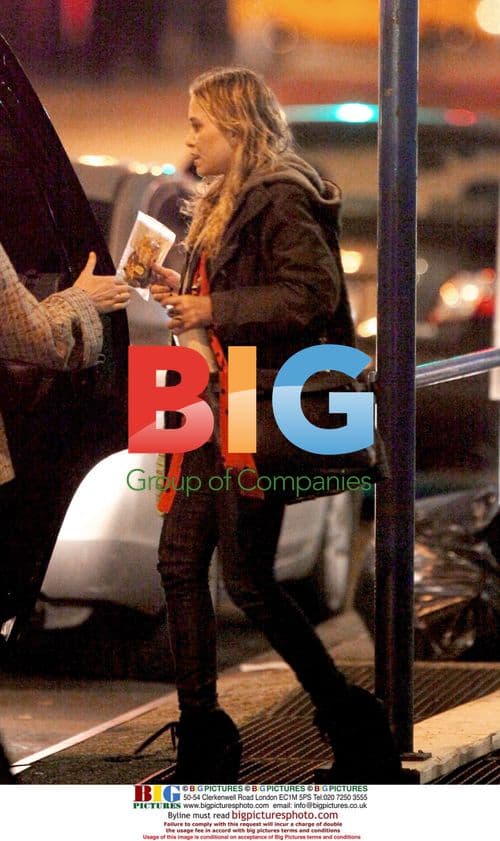 Mary-Kate Olsen Christmas Shopping