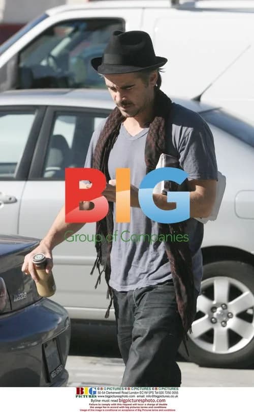 Colin Farrell strolls in Los Angeles