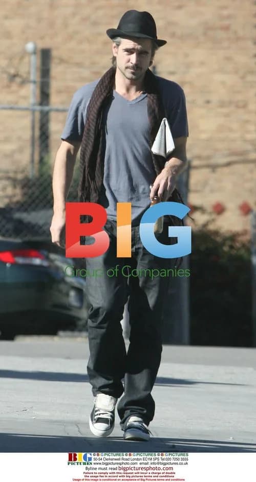 Colin Farrell strolling in Los Angeles