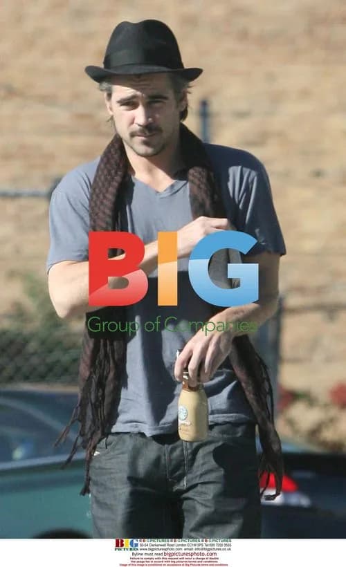 Colin Farrell strolls alone in Los Angeles