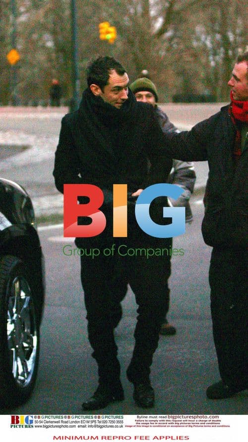 Sienna Miller and Jude Law in Central Park