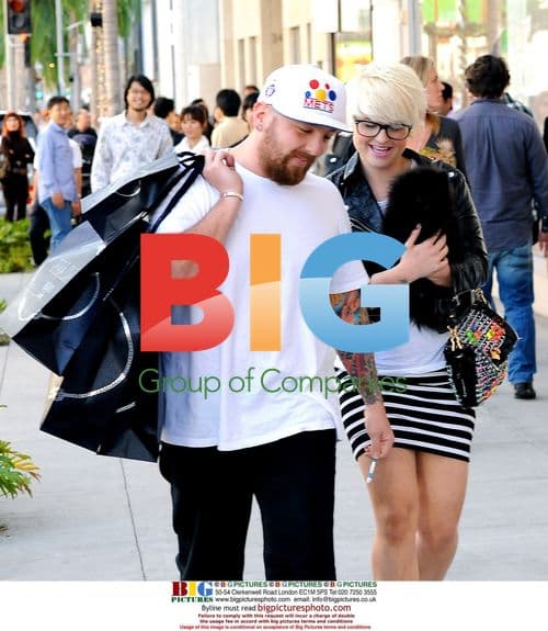 Kelly Osbourne Christmas Shopping