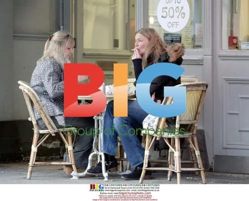 Jodie Kidd seen with mom after split
