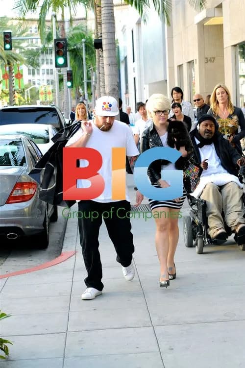 Kelly Osbourne Christmas Shopping in LA