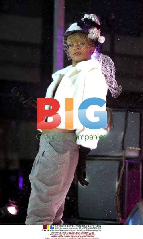 Rihanna Recording NYE 2009 Performance