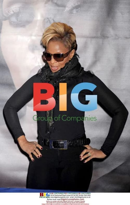 Mary J. Blige signs new CD at Best Buy in NYC