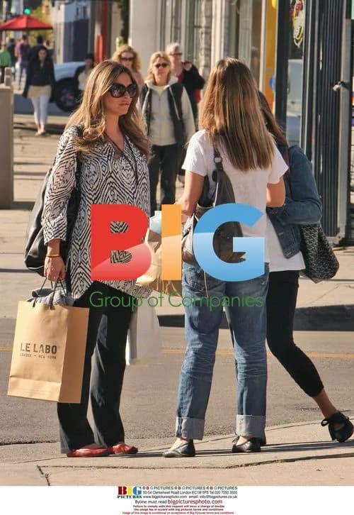 Rebecca Gayheart shows off baby bump during holiday shopping