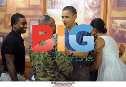 Obamas Greet Marines in Hawaii