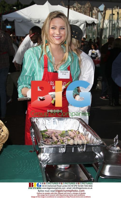 Stephanie Pratt at Christmas Eve for the Homeless