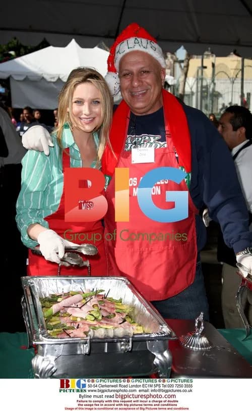 Stephanie Pratt and Dennis Zine Serve Food