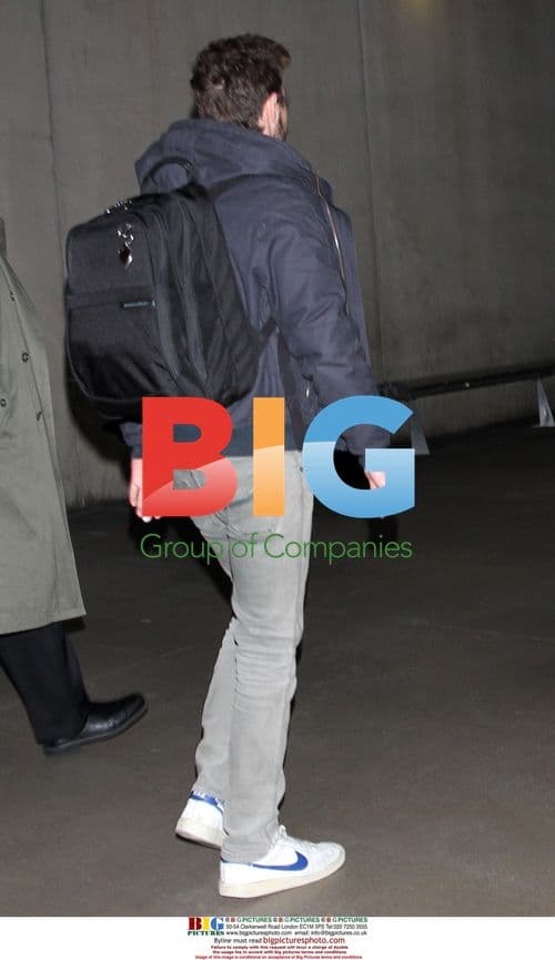 Shia Labeouf Arrives at LAX with Bandaged Finger