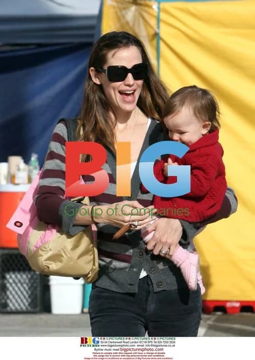 Jennifer Garner with mum and daughters in LA