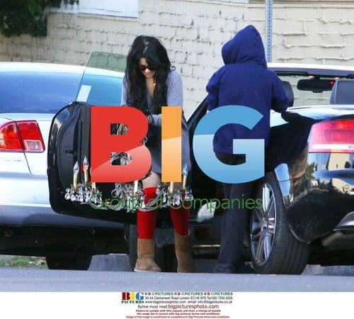 Vanessa Hudgens buying last minute items