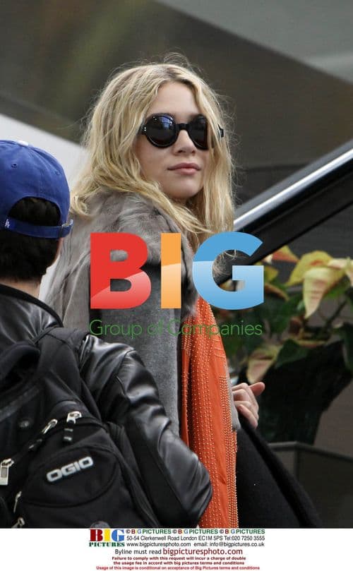 Ashley Olsen, Justin Bartha, Eva Mendes, George Gargurevich at LAX