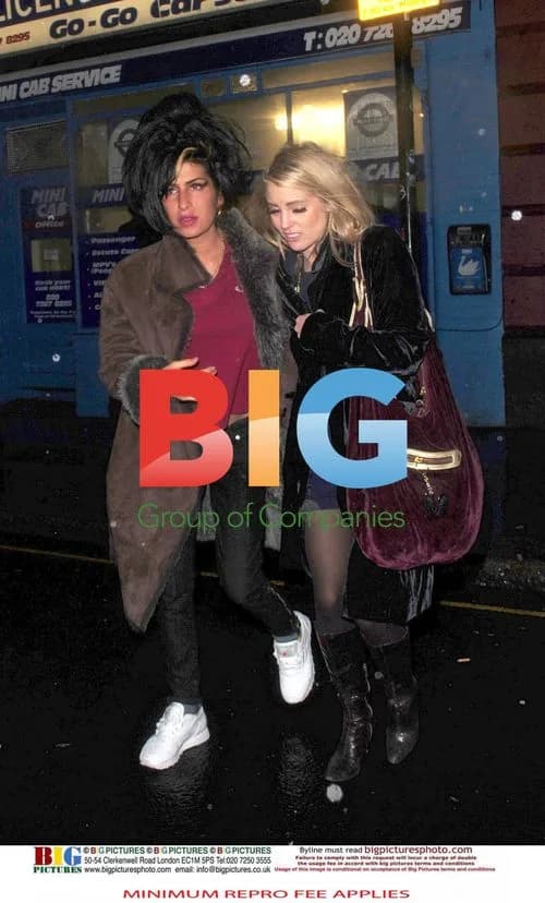 Amy Winehouse leaves Hawley Arms pub