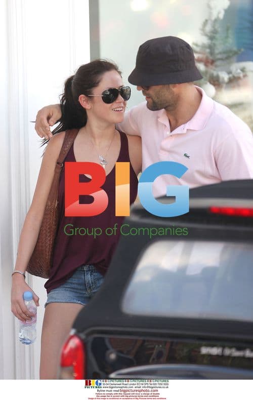 Jason Statham with girlfriend on winter break