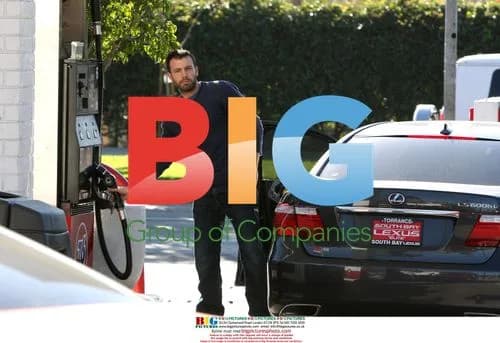 Ben Affleck fills up car at Brentwood gas station