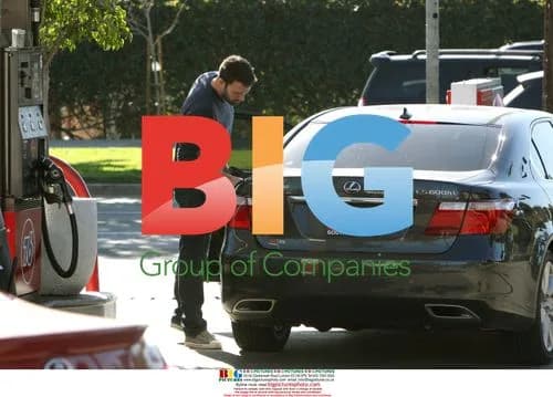 Ben Affleck Fills Up Car in Brentwood